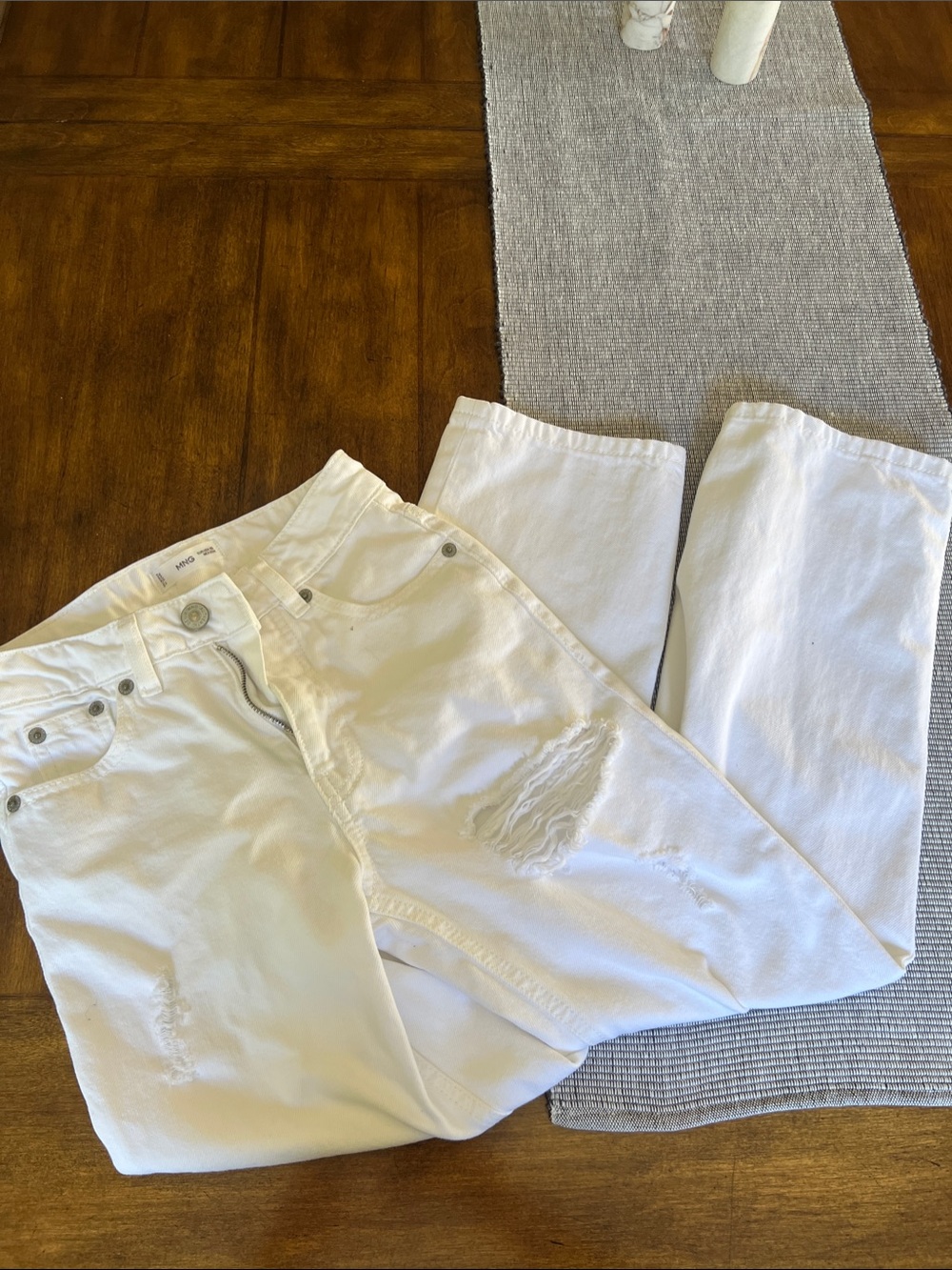 Mango teen white straight distressed denim size xs